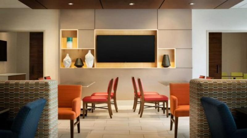 Holiday Express & - Downtown - Airport By Ihg